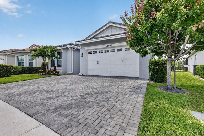 15660 Goldfinch Cir