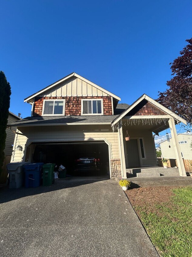 4B, 2.5BA Pet-friendly home w/2-car garage... - 4B, 2.5BA Pet-friendly home w/2-car garage...