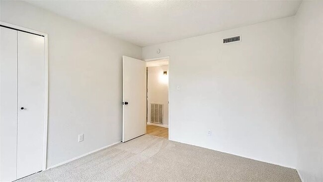 Photo - 7302 Hedge Dr