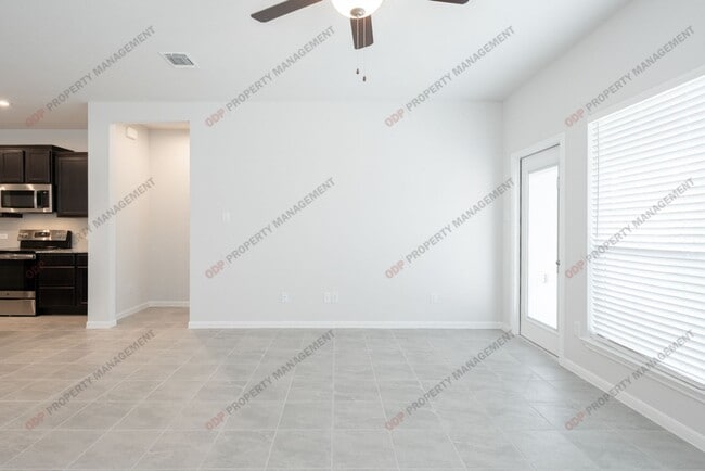 Photo - 424 Poplin Ln