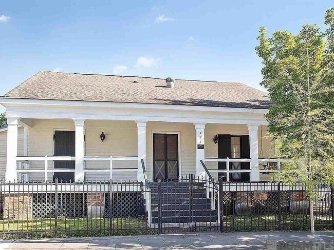 Building Photo - 781 North St