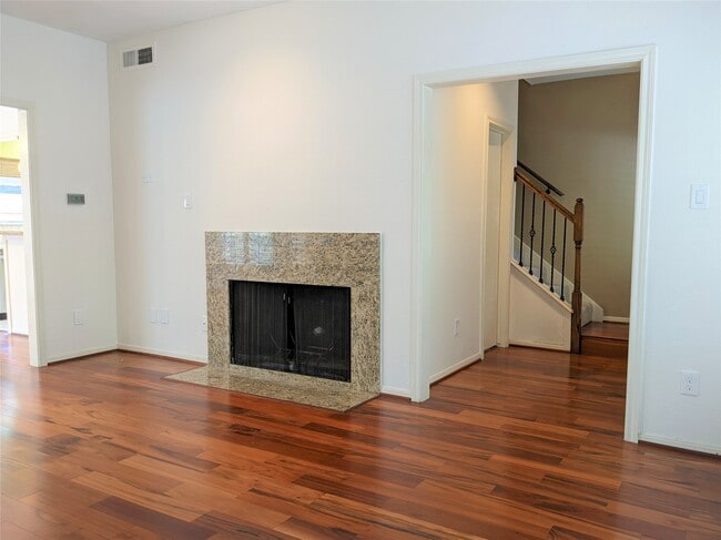 Building Photo - 11711 Memorial Dr Unit 133
