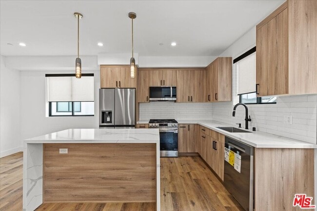 Photo - 1161 Browning Blvd