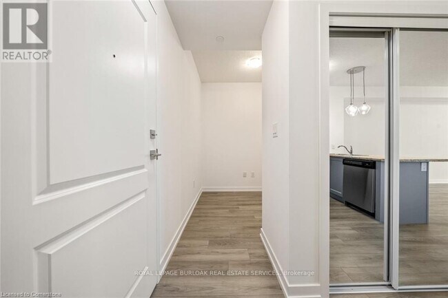 Photo - 460 Dundas St E Unit 230