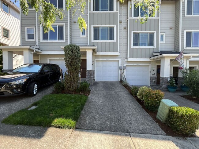 Photo - Modern Bull Mountain Townhome with Two Private Suites, Clubhouse, Pool, Fitness Center & Modern F...