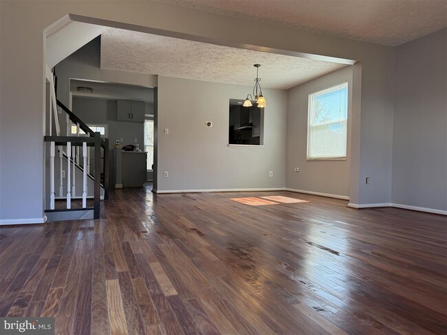 Photo - 102 Smoothleaf Ln