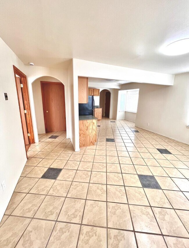 Photo - 615 Candelaria Rd NW