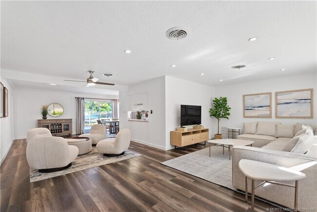 Photo - 1229 SW Dyer Point Rd