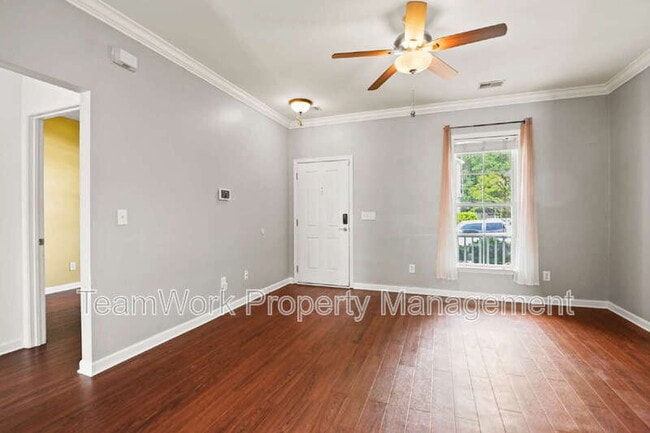 Photo - 307 Pimpernel St