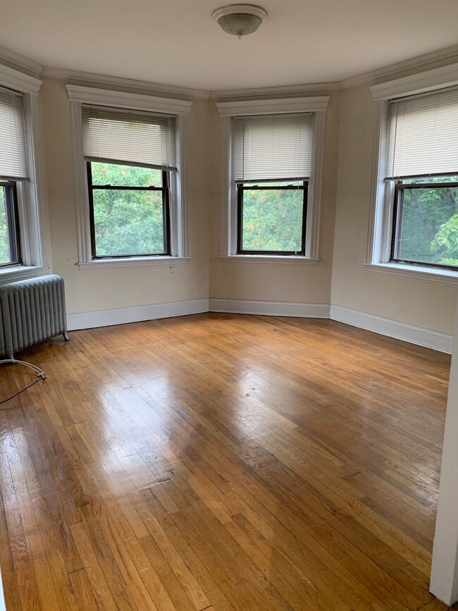 Building Photo - 384 Riverway Unit 6 Rental