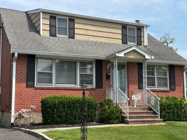 Building Photo - 20 Union Ave