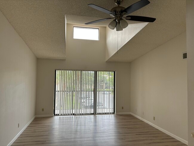 Photo - 207 Foxtail Dr Unit E3