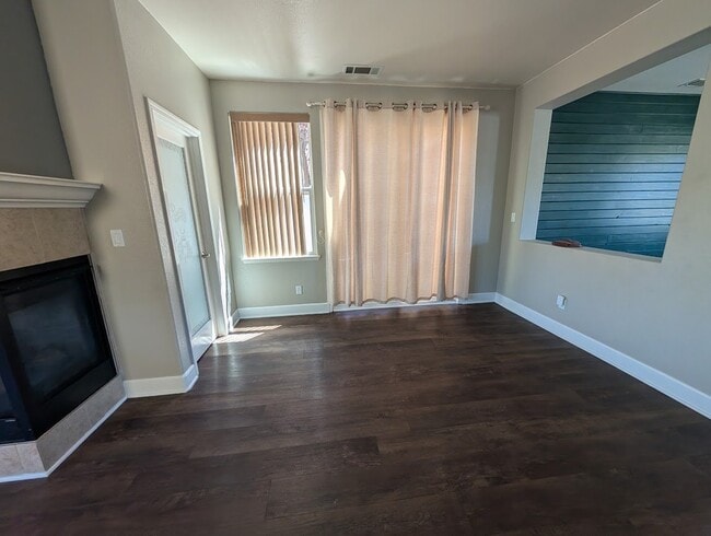 Photo - 208 Yellow Rose Cir