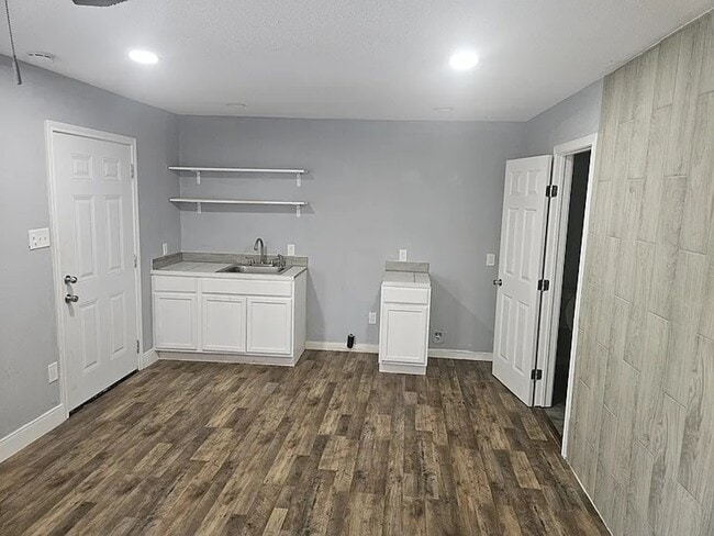 Building Photo - 1306 Heights St Unit C