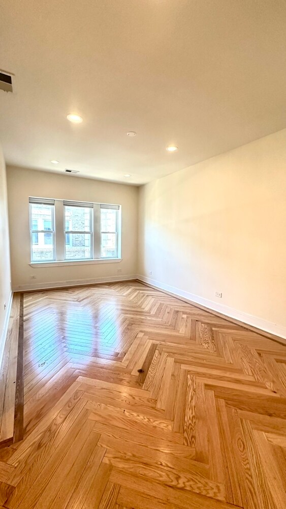 Building Photo - 1145 W Lunt Ave