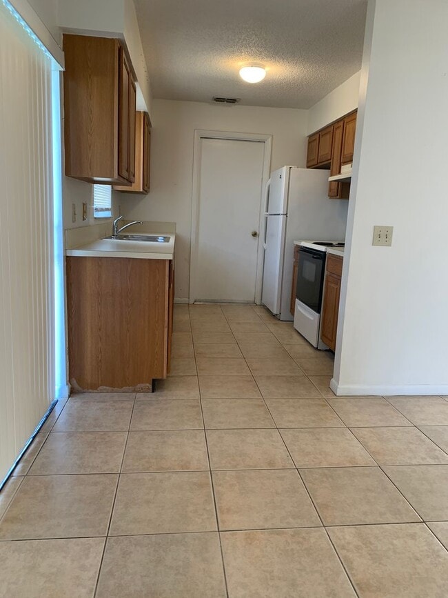 Photo - RENTAL HOME  IN THE FLORESTA AREA 2 BEDROOM 2 BATH SINGLE CAR GARAGE