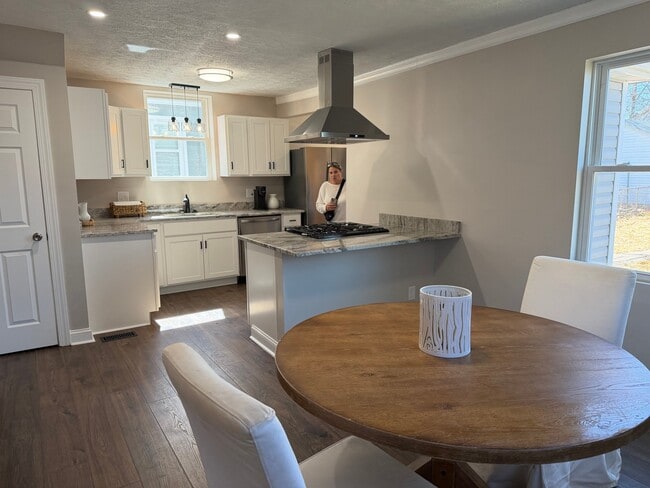 Photo - 1373 Oakwood Ave