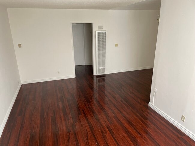 Photo - 827 N Hudson Ave