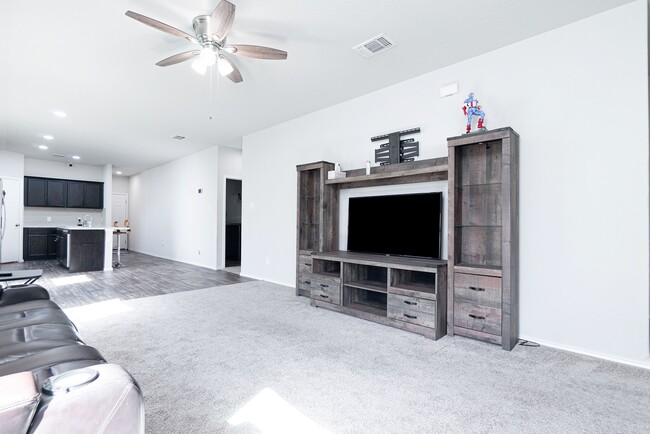 Photo - 4614 Heathers Cross