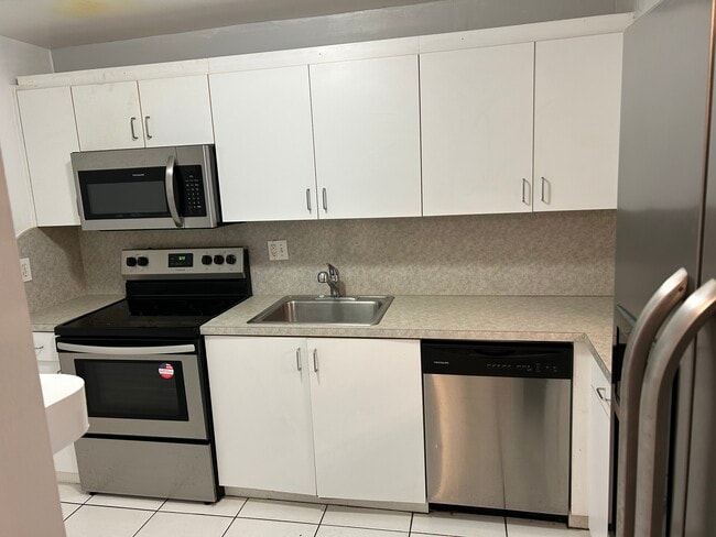 Building Photo - 3195 Foxcroft Rd Unit F114 Rental
