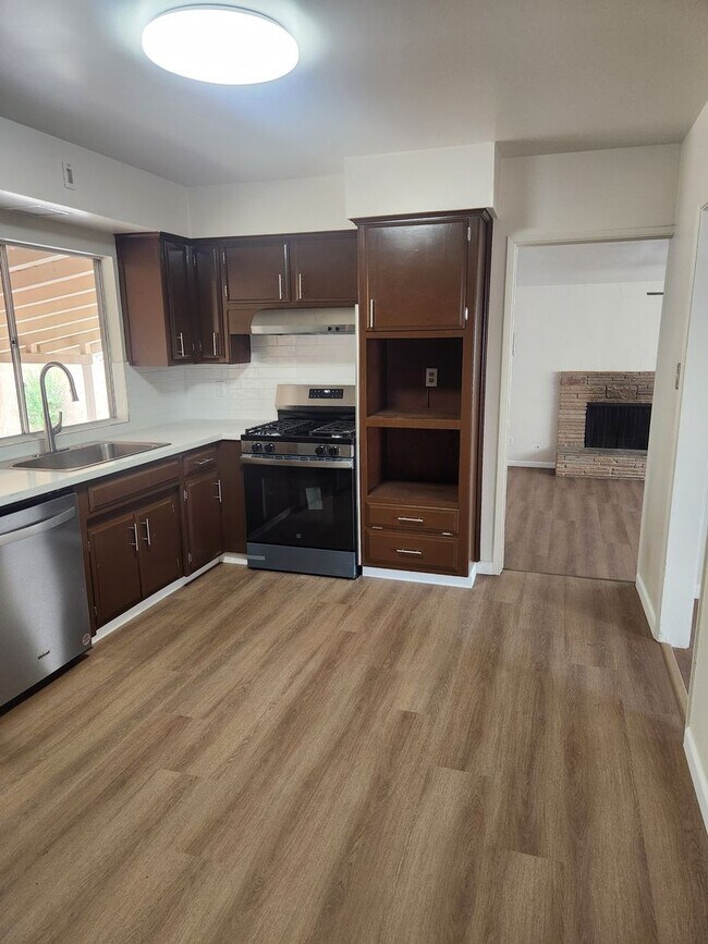 Photo - 1433 E Sequoia Ave