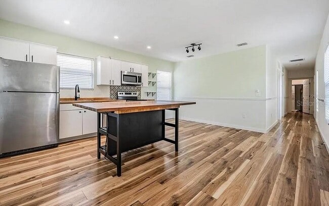 Photo - 1325 W North B St