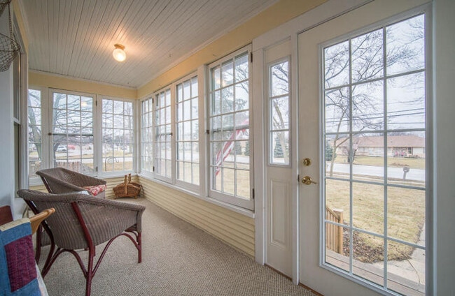 Sunny Front 3 Season Room - 508 Merton Ave House