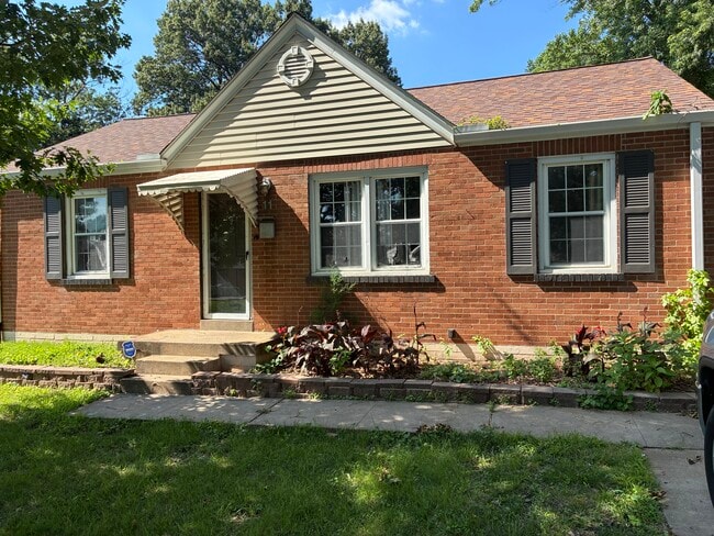 Building Photo - 11 S Duchesne Dr