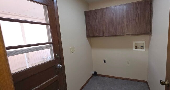 Photo - 2 Bedroom House close to Hospitals! $895