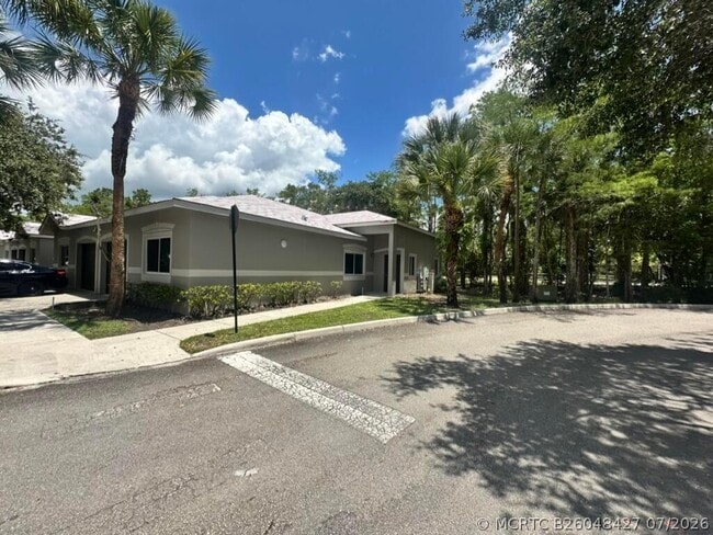 220 Crestwood Cir