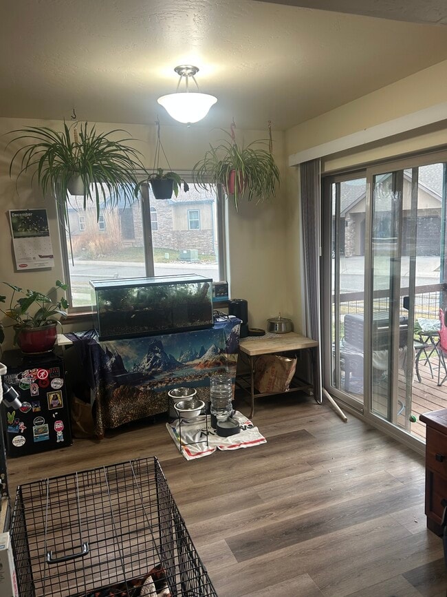 Building Photo - 1290a Rimrock Dr