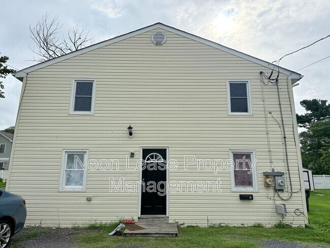 Building Photo - 409 Church St