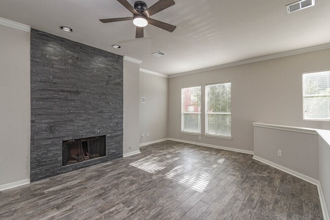 Photo - 1729 Tuam St