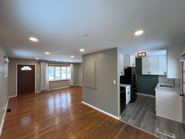 Photo - 2483 Shrewsbury Rd