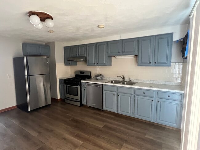 Photo - 15 Burns St Unit Spacious 2Bedroom  2