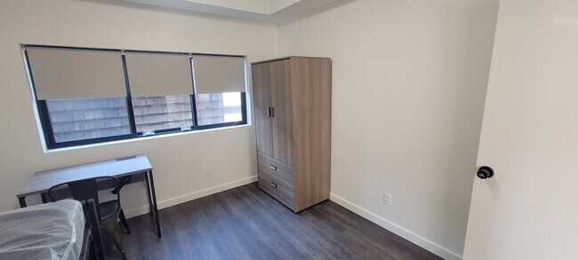 Photo - Unit D Room 2 Single Occupancy with a view... Unidad D - Room 2