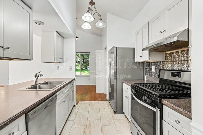 10475 Willow View Cir