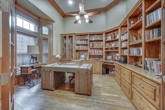 Photo - 100 Oak Forest Ln
