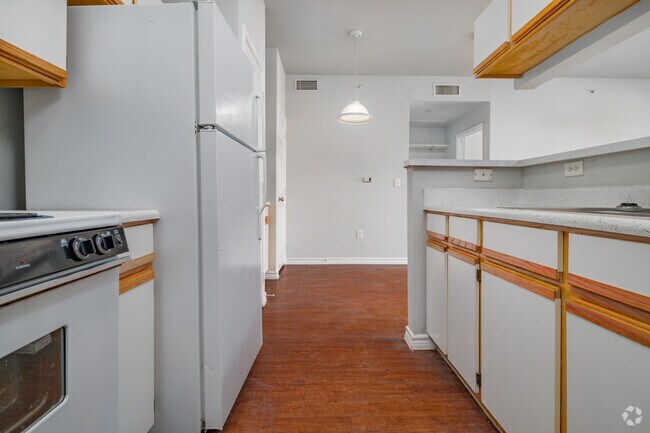 1BR, 1BA - 631SF Patio