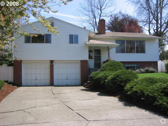 Building Photo - Large Split Level House in Beaverton