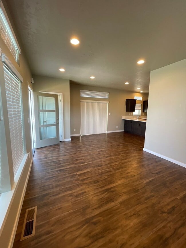 Photo - 2 Bedroom / 1 Bathroom Home Home in NE Bend