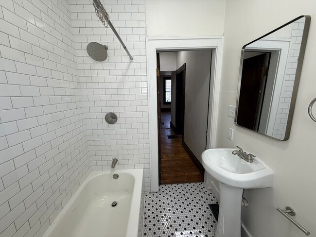 Photo - 187-189 E Whittier St