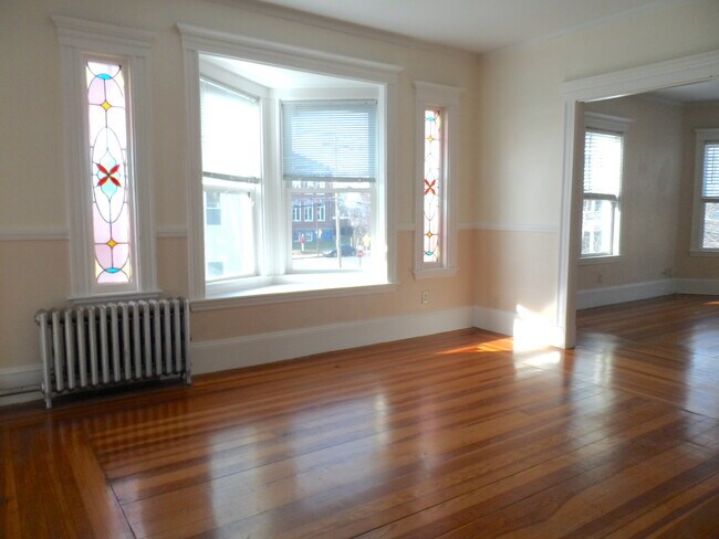 Building Photo - 9 Willard Ave Unit 2