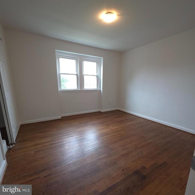 Photo - 2528 Iverson St