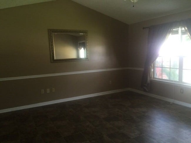 Photo - 928 Poppleton Dr