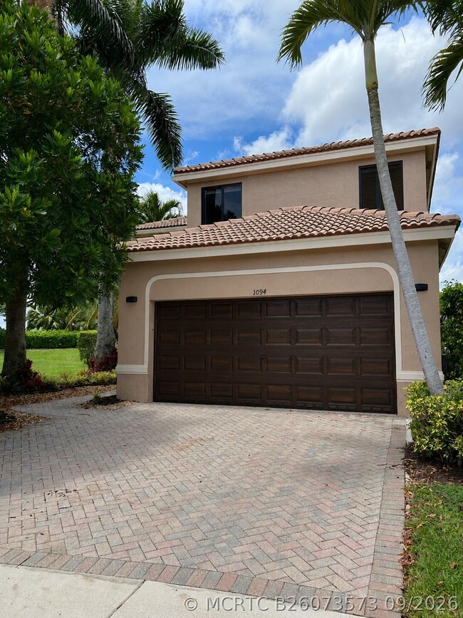 Photo - 1094 Bluewood Terrace