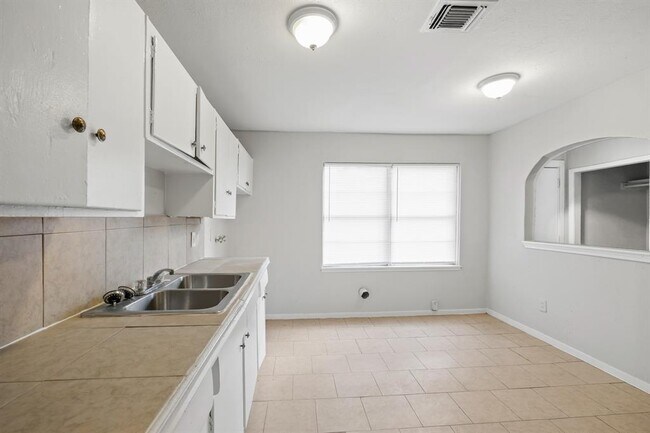 Photo - 4710 Meadow Park Dr