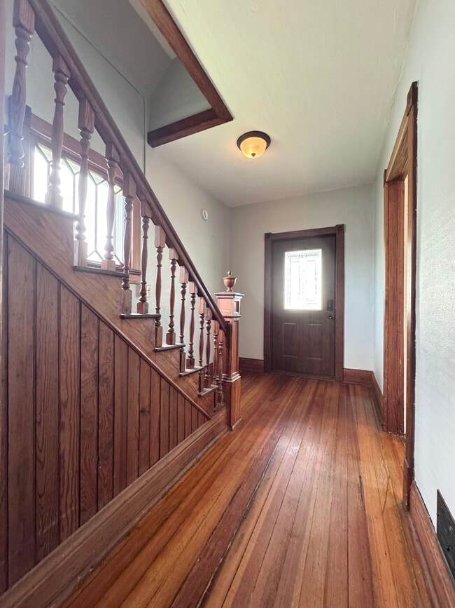 Photo - 108 N Main St