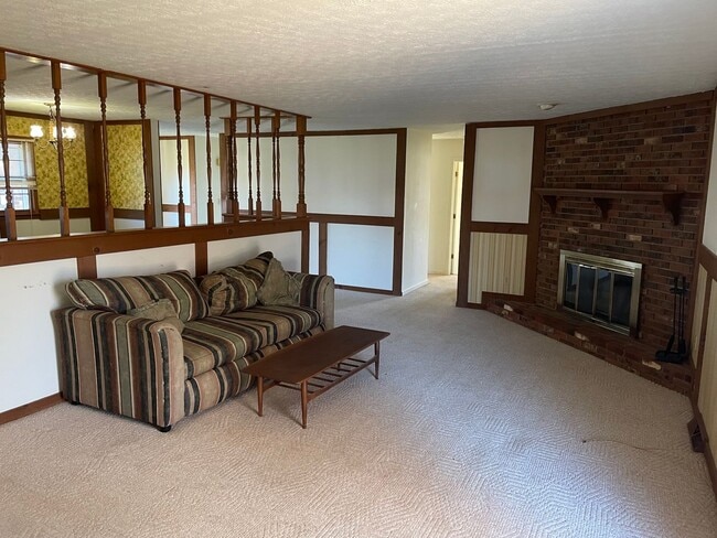 Photo - 3 Bed/2 Bath Home - large lot - garage