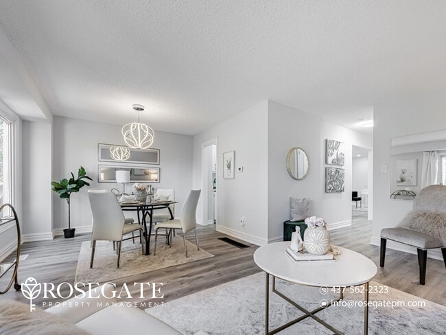 Photo - Detached 3+Den Home with 3 Parking Spaces in Prime Mississauga